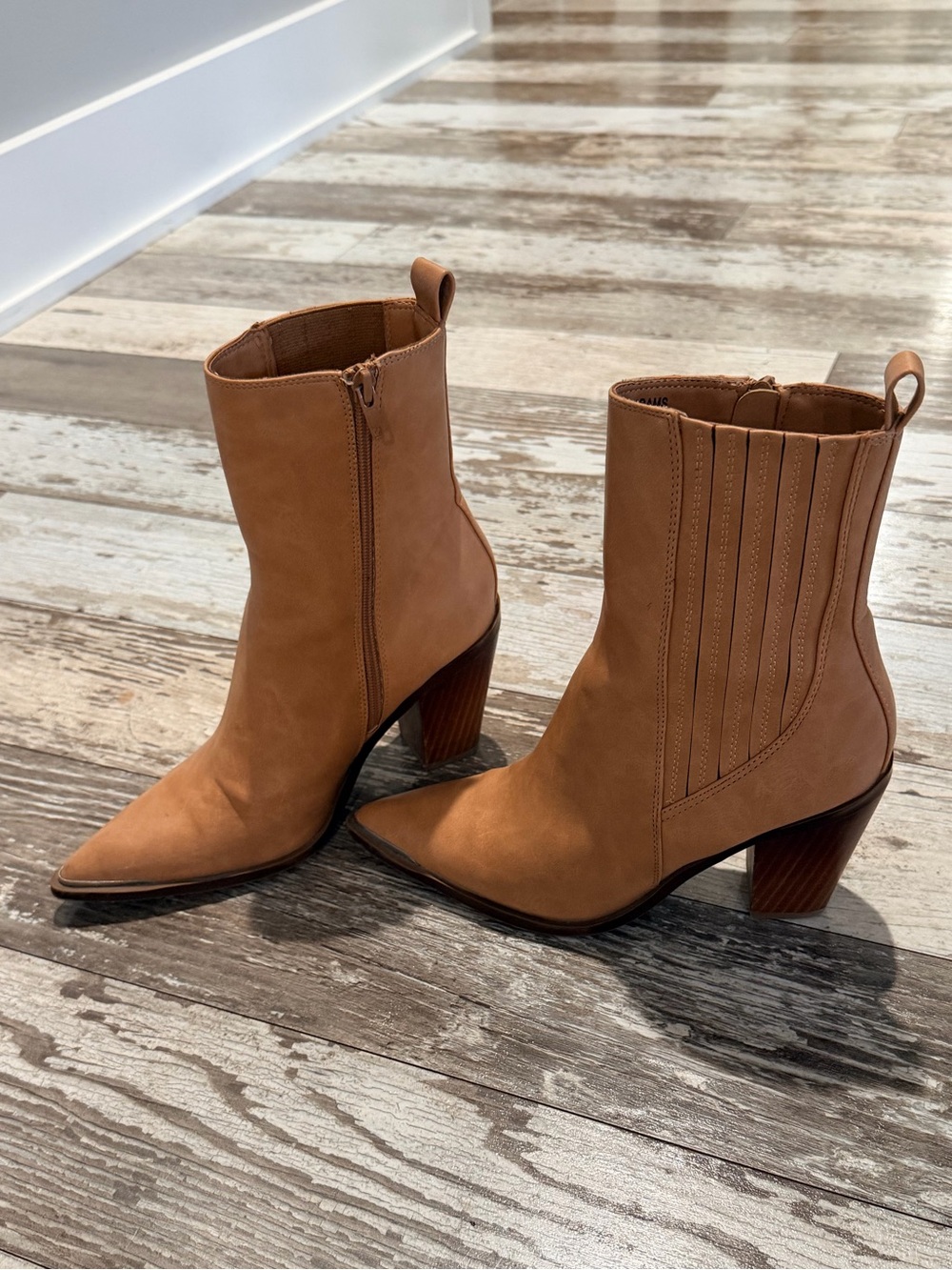 DV By Dolce Vita Adam’s Western Ankle Boots With Metal Toe Clip Size 6.5